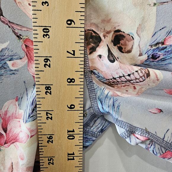 Evolution And Creation Skull Floral Cropped Yoga Pants Size Medium - Picture 8 of 9